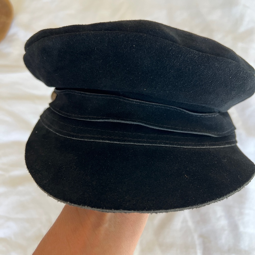 Lack of color cap - small. Some makeup on the inside